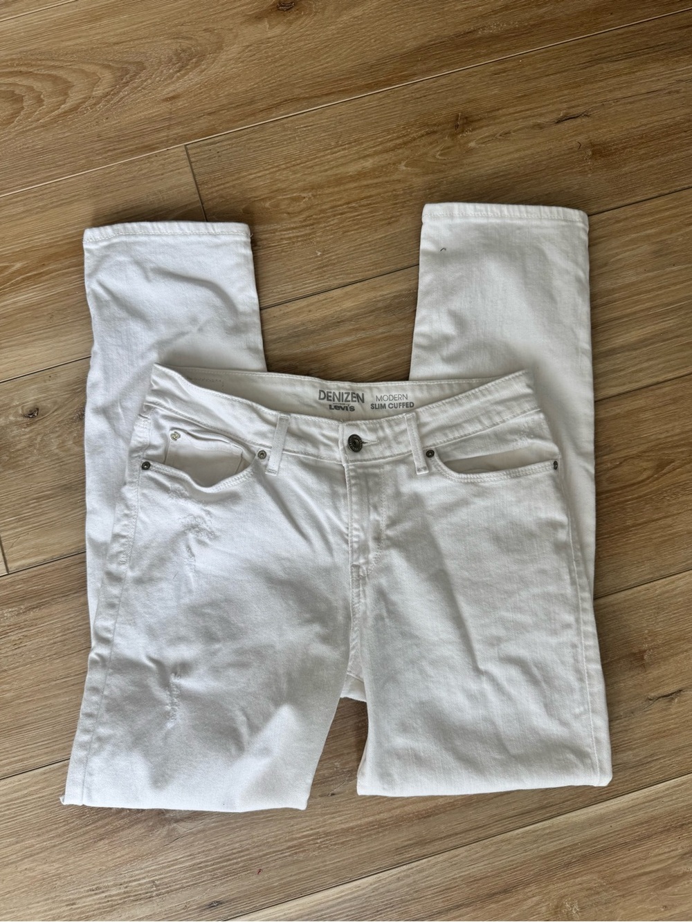 Levi's White Denim Jeans with Care Tag Detail
